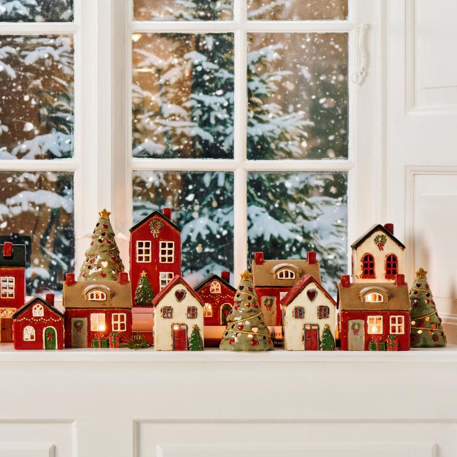 Ceramic Tealight House with Door Wreath and Presents 14cm