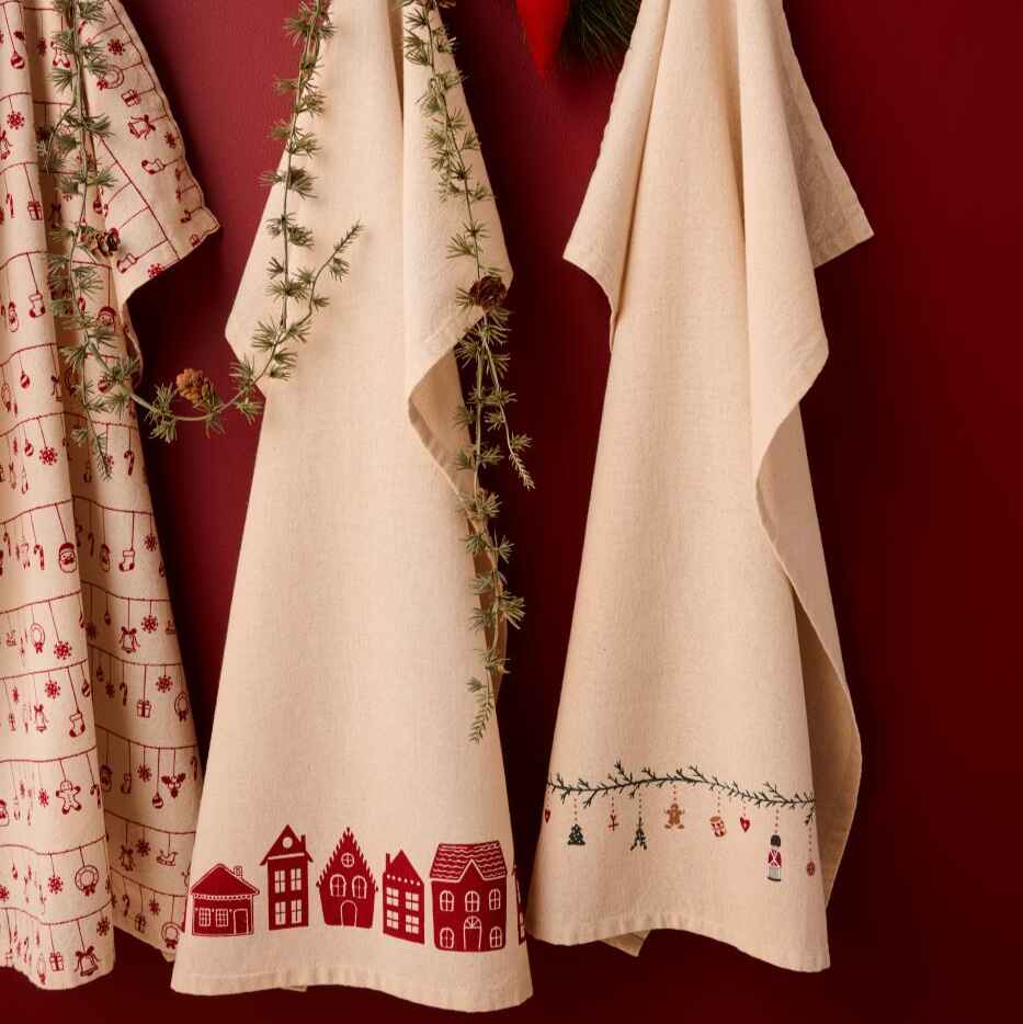 Tea Towel with Red Houses Motif 50cm x 70cm-B