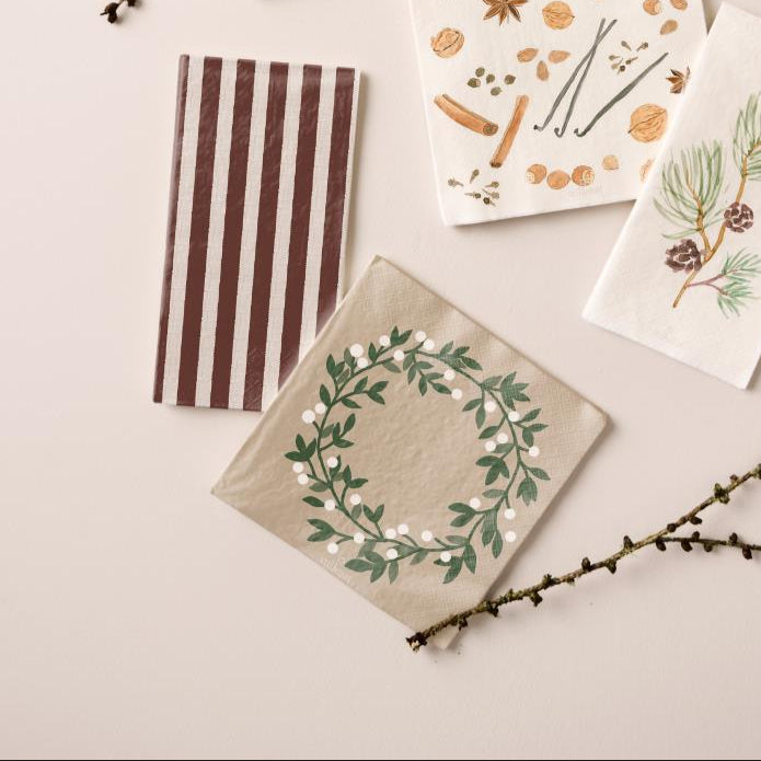 20 Paper Napkins - Snowberry Wreath 33cm