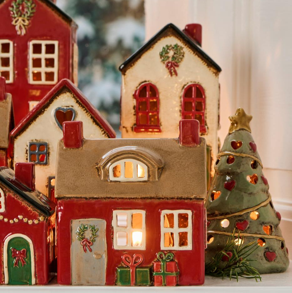 Ceramic Tealight House with Door Wreath and Presents 14cm