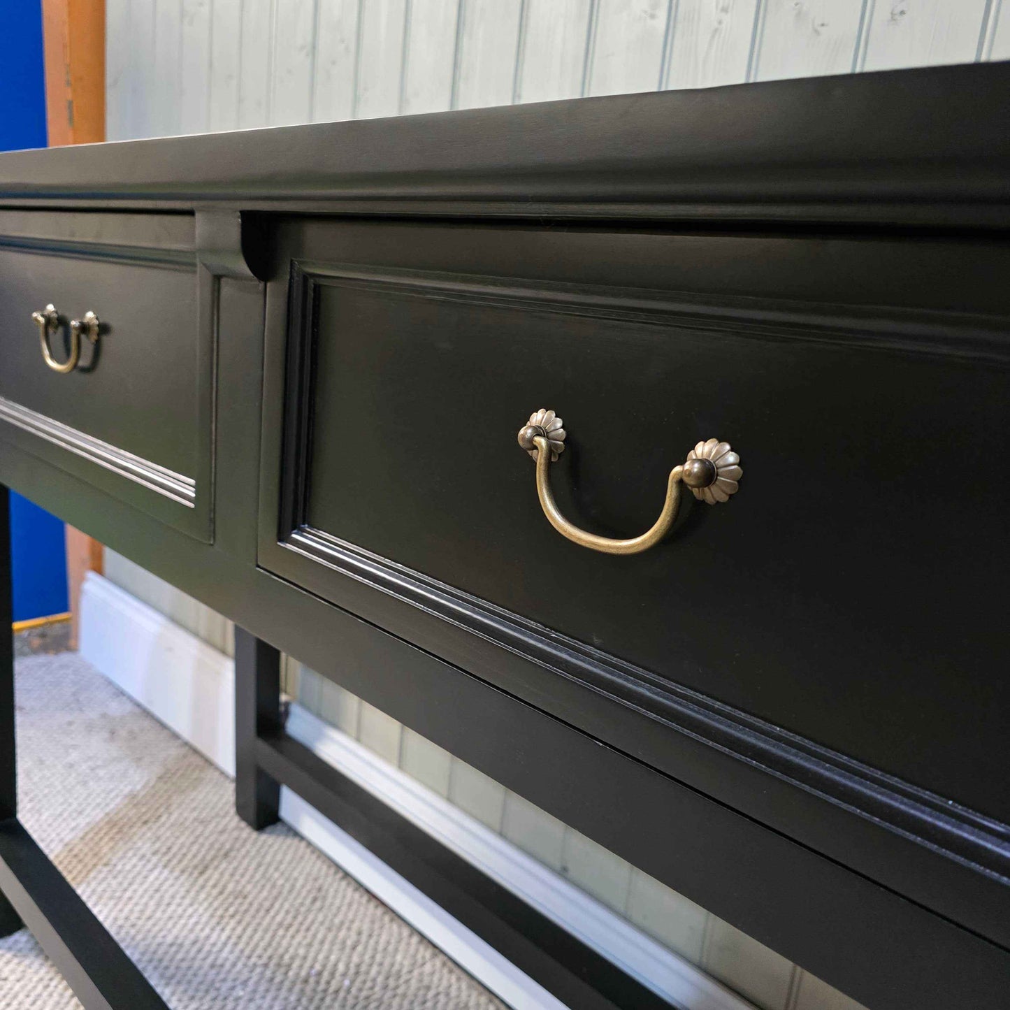 Marseille Black Console 7