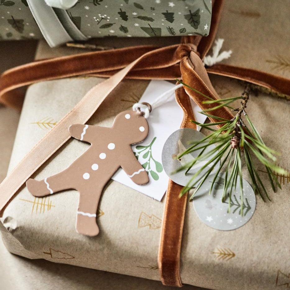 Two Assorted Ginger Bread Metal Hangers 7cm B