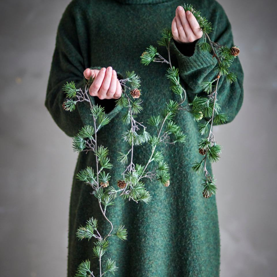 Simple Cedar Garland with Cones 200cm