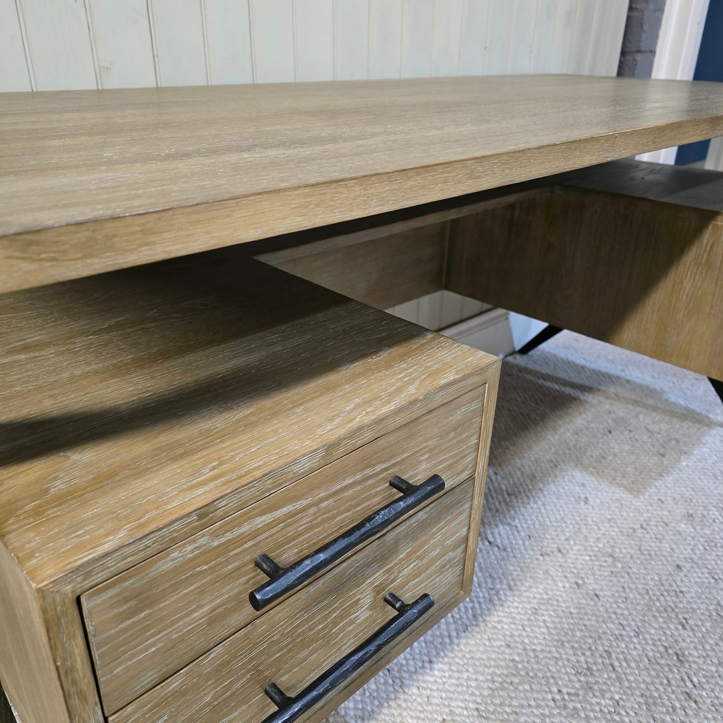 Floating Top Executive Desk 160cm - CLEARANCE