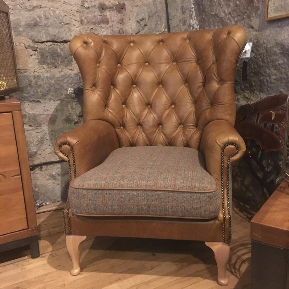 Winged Buttoned Back - Armchair