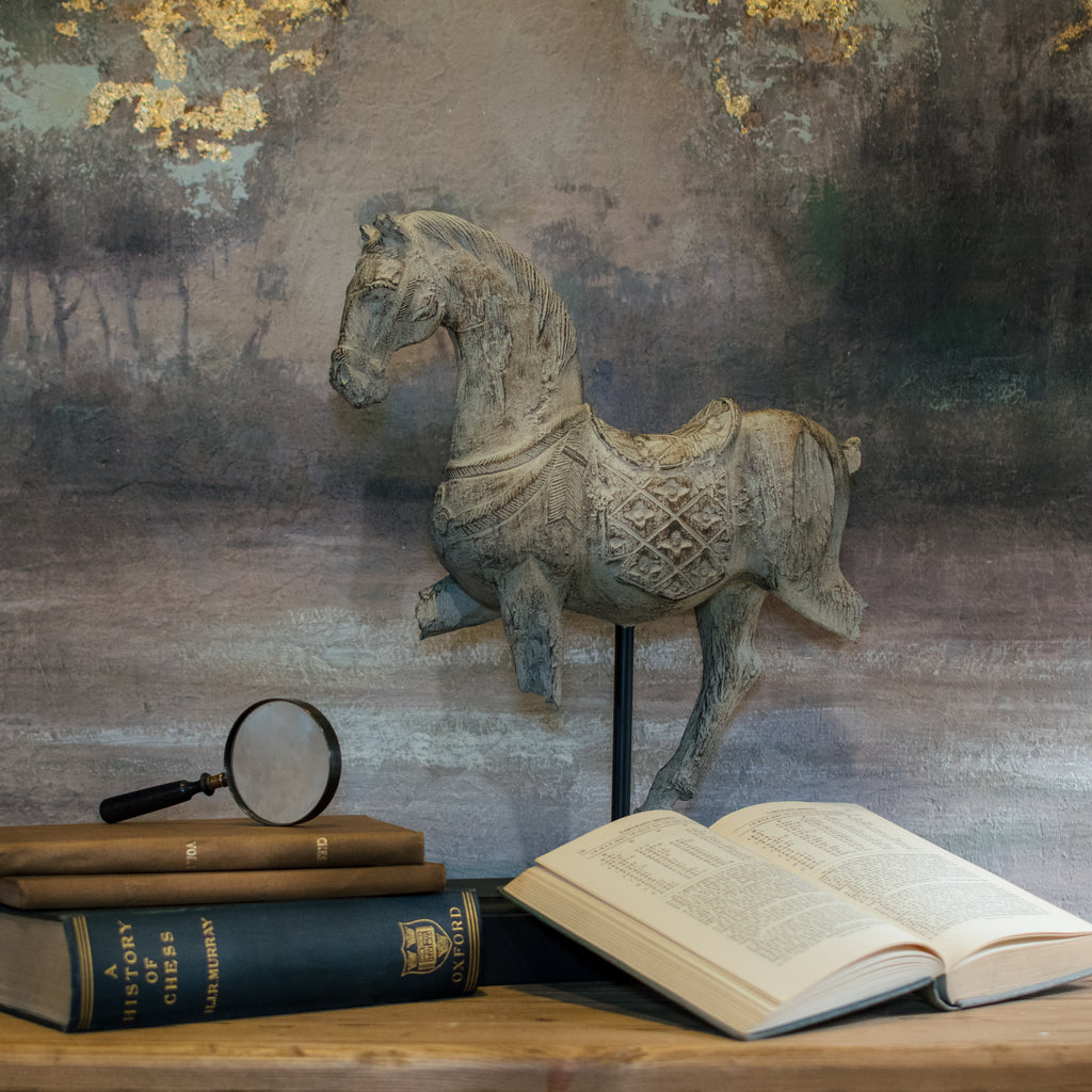 White Horse On Stand 48cm E