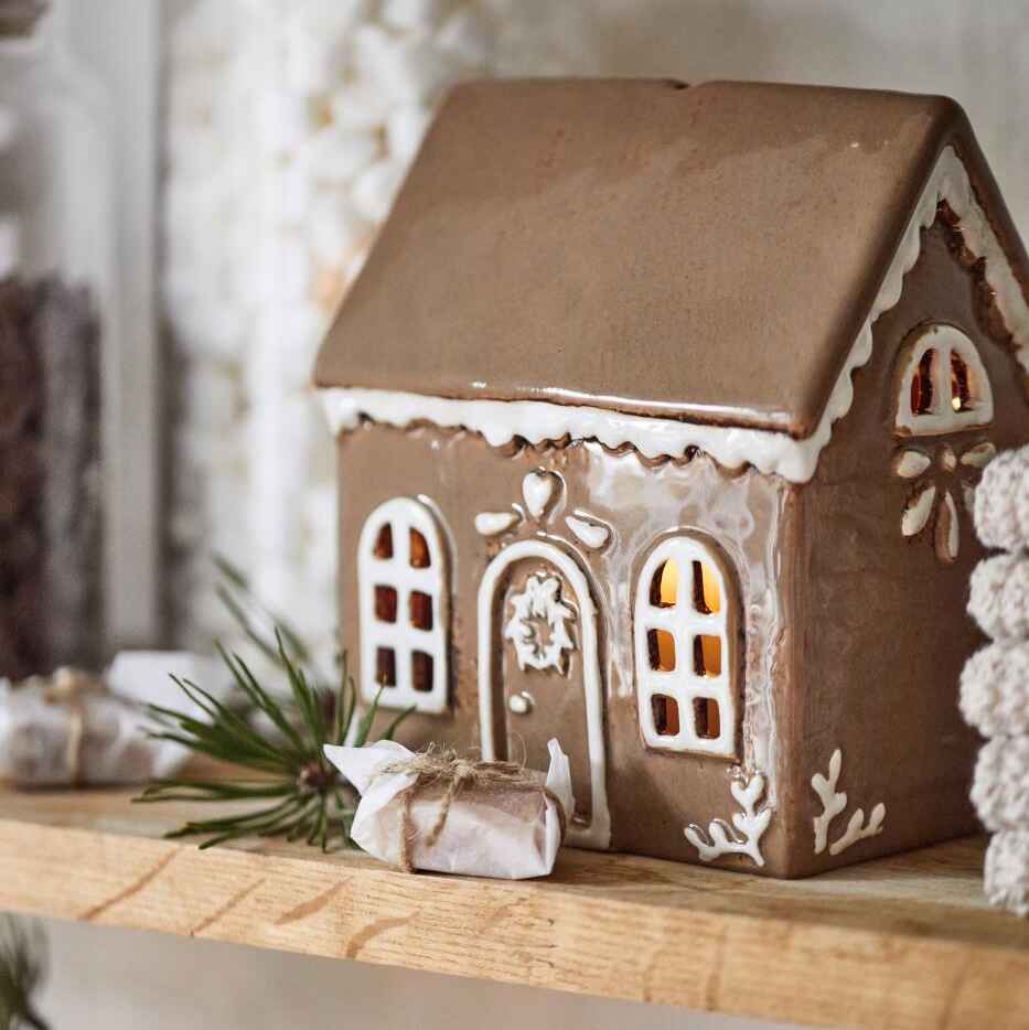 Gingerbread Ceramic House with Wreath on Front Door 14cm | Annie Mo's C