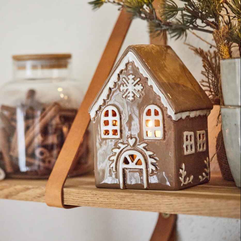 Gingerbread Ceramic House with Snowflake 15cm | Annie Mo's