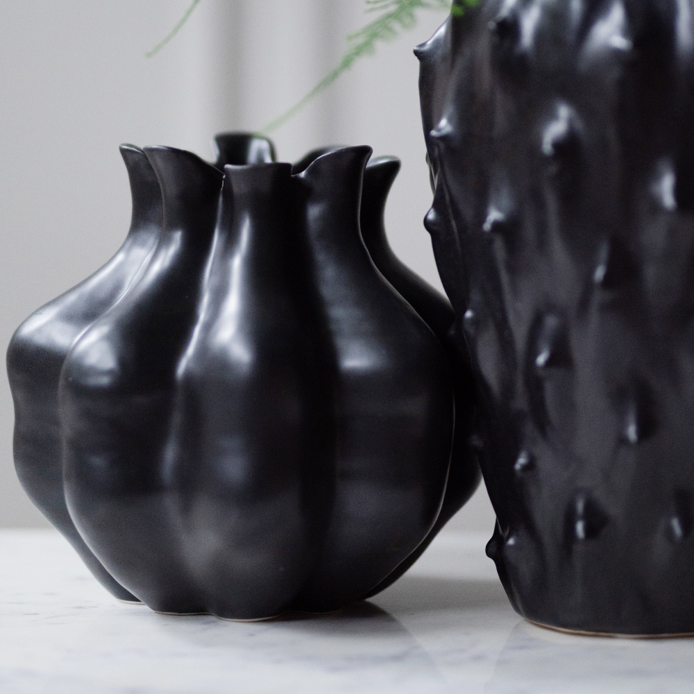 Black VIOLET Dolomite Vase 20cm
