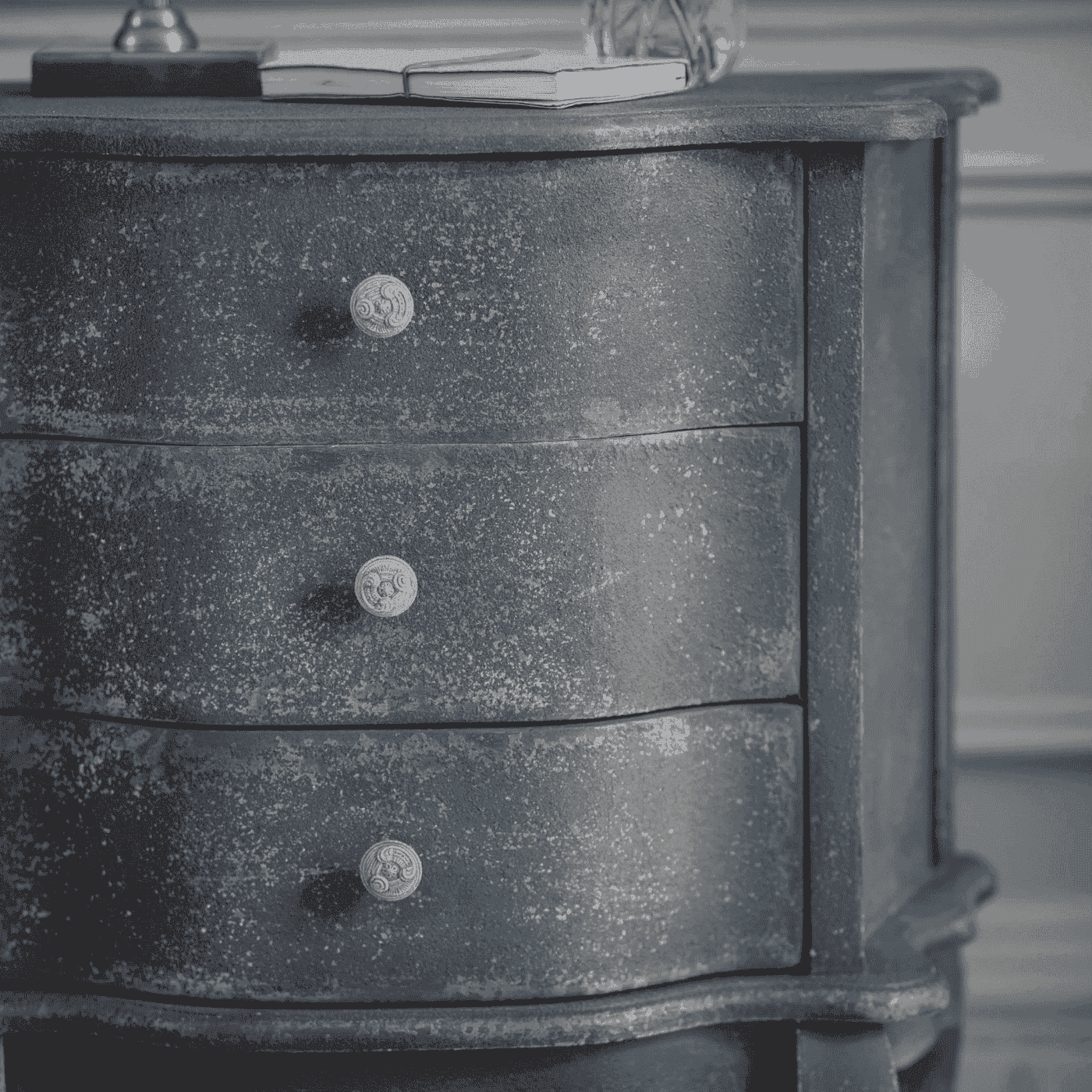 Clovelly Small Chest of Three Drawers 63cm Wide b