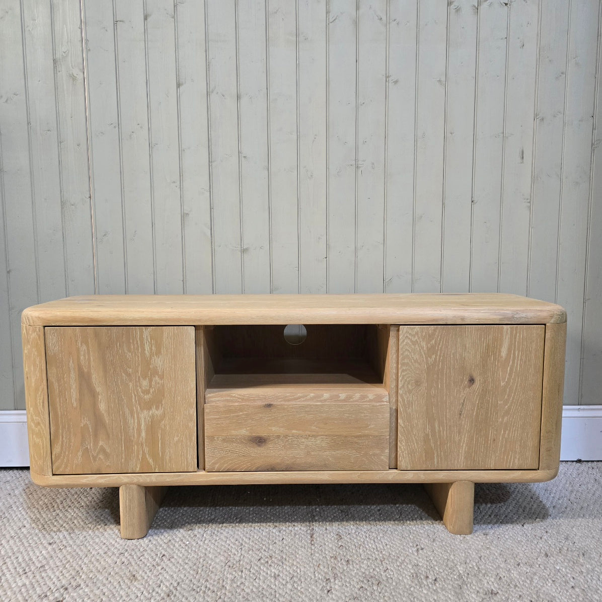 Flynn TV Unit 9