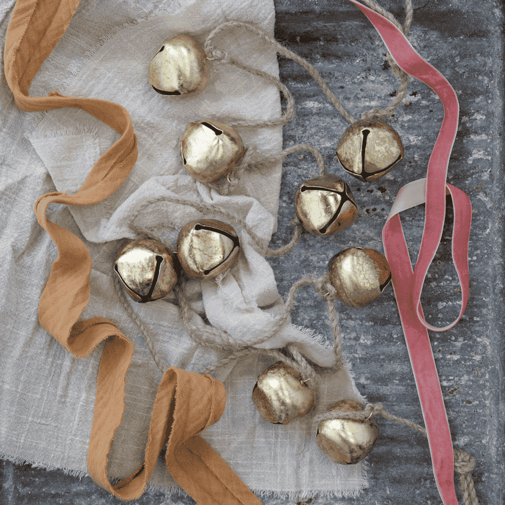 Golden Bell Garland Antique Gold 205cm