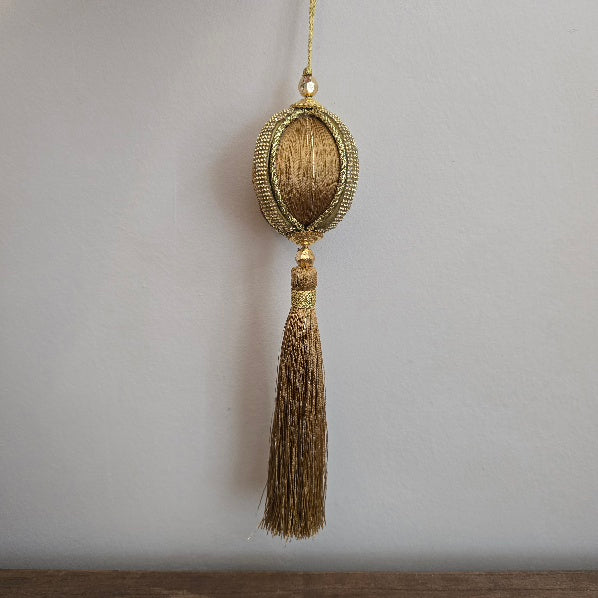 Golden Tassel Bauble 1