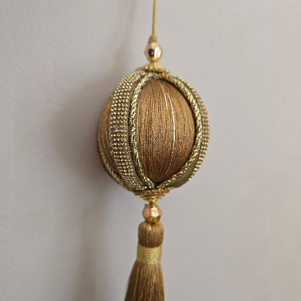 Golden Tassel Bauble 2