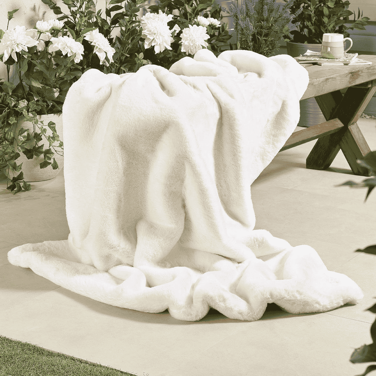 Soft Cream Faux Fur Throw - Size Choice | Annie Mo's2