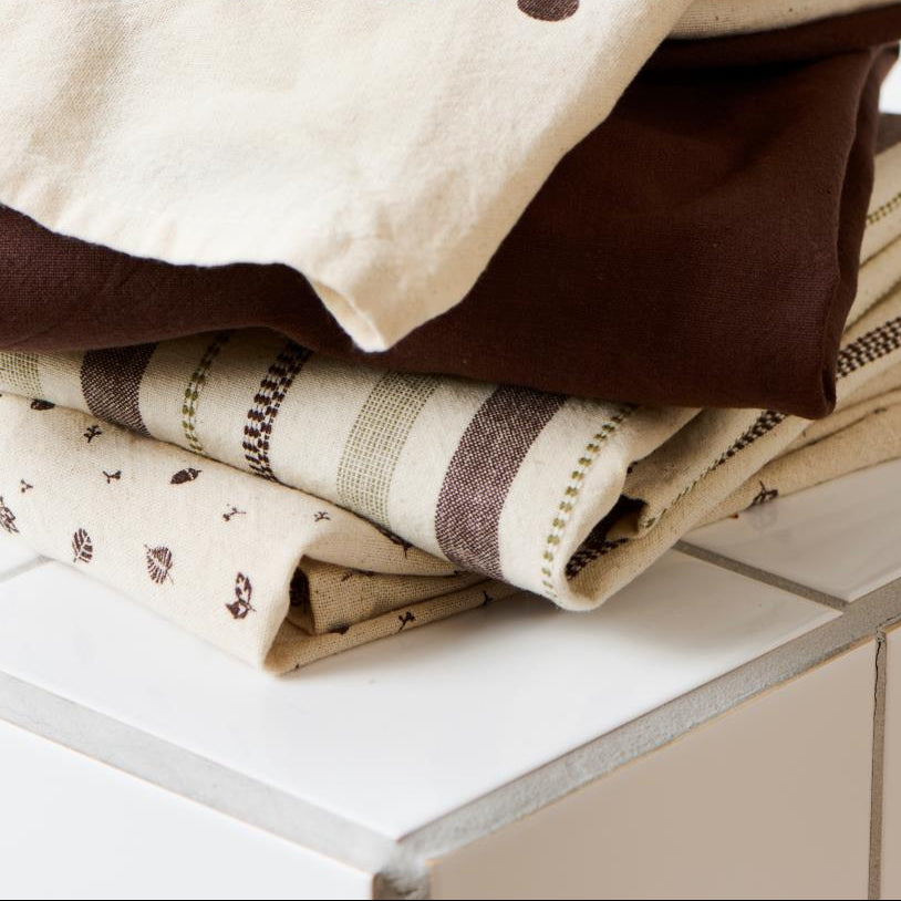 Tea Towel with Brown Autumn Leaves and Acorns-B