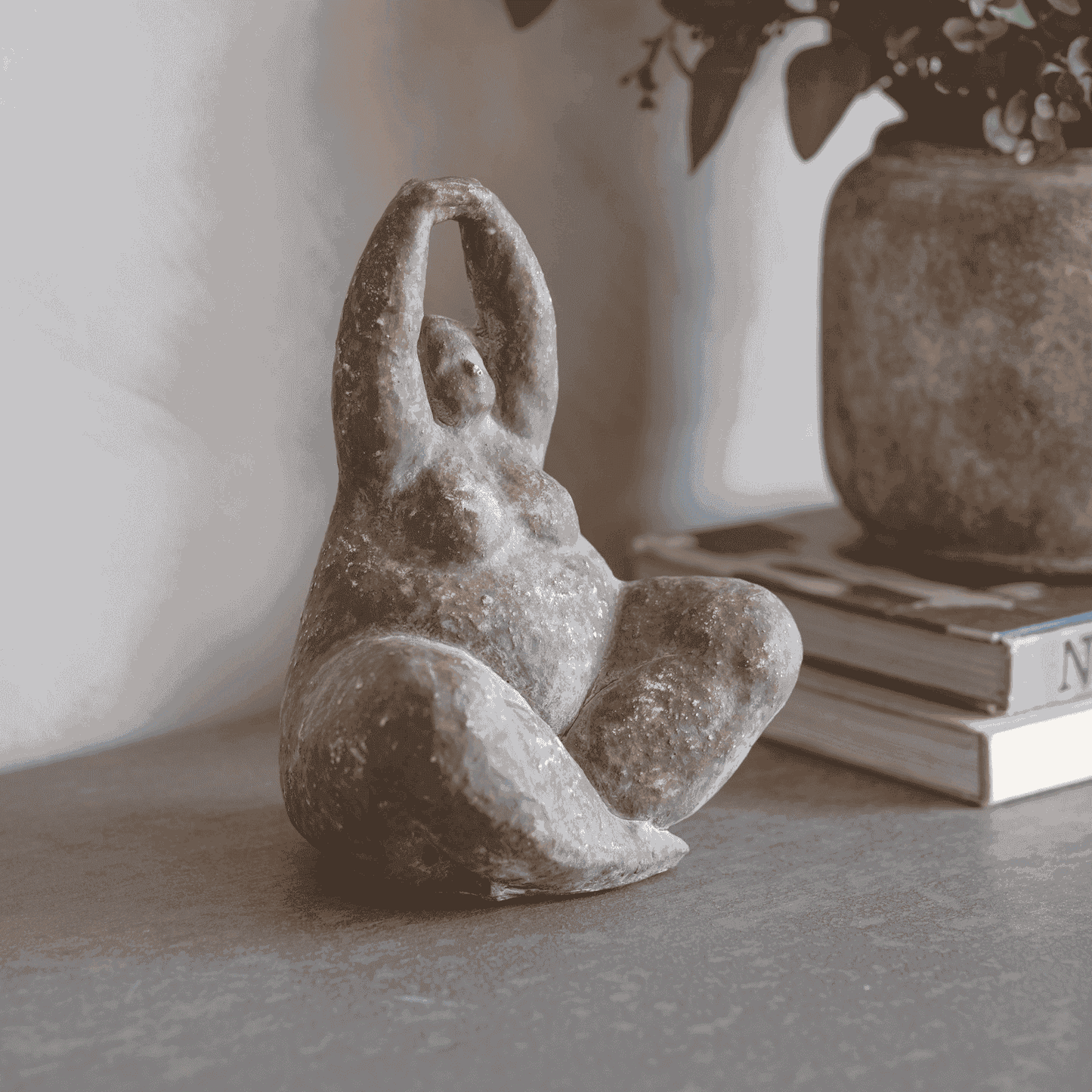 Lockton Big Lady Stone Look Yoga Sculpture 25cm-C