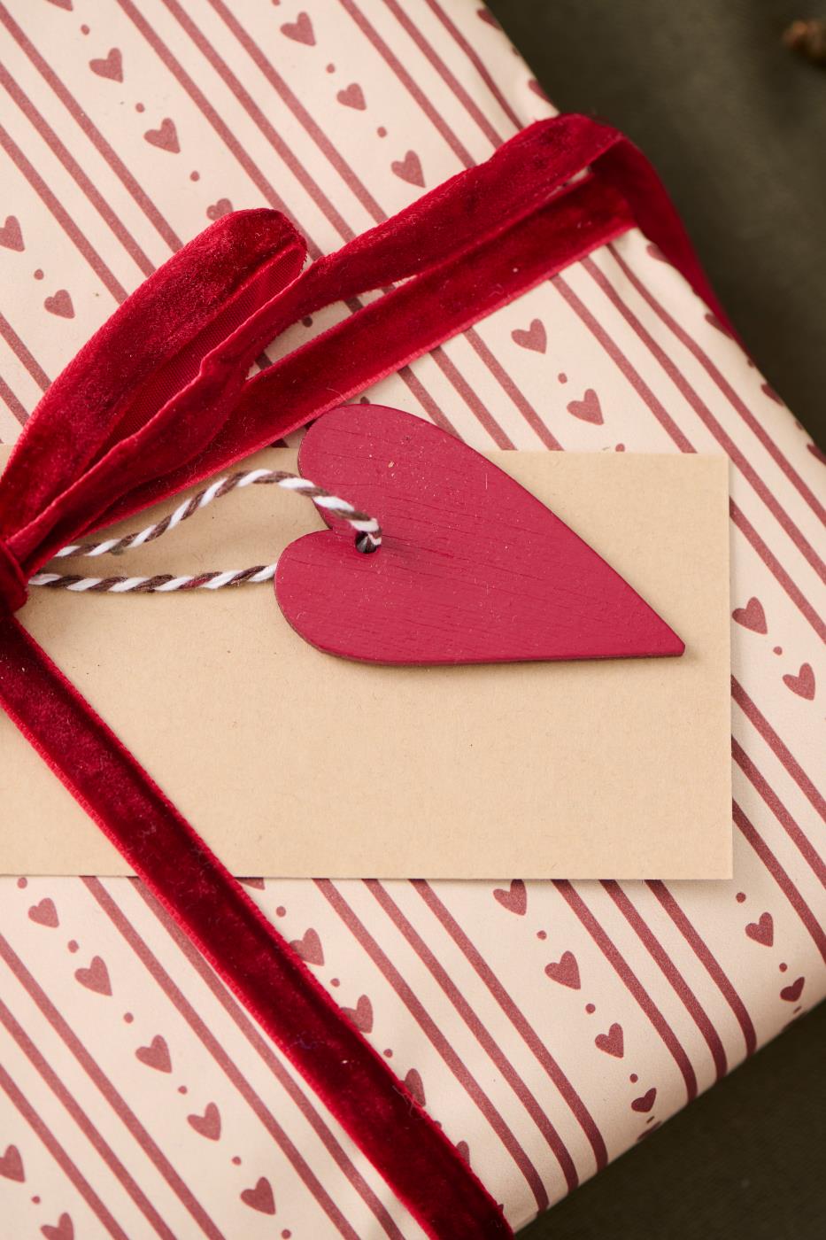 Roll of Gift Wrap - 5 Metre Roll - Design Choice-B