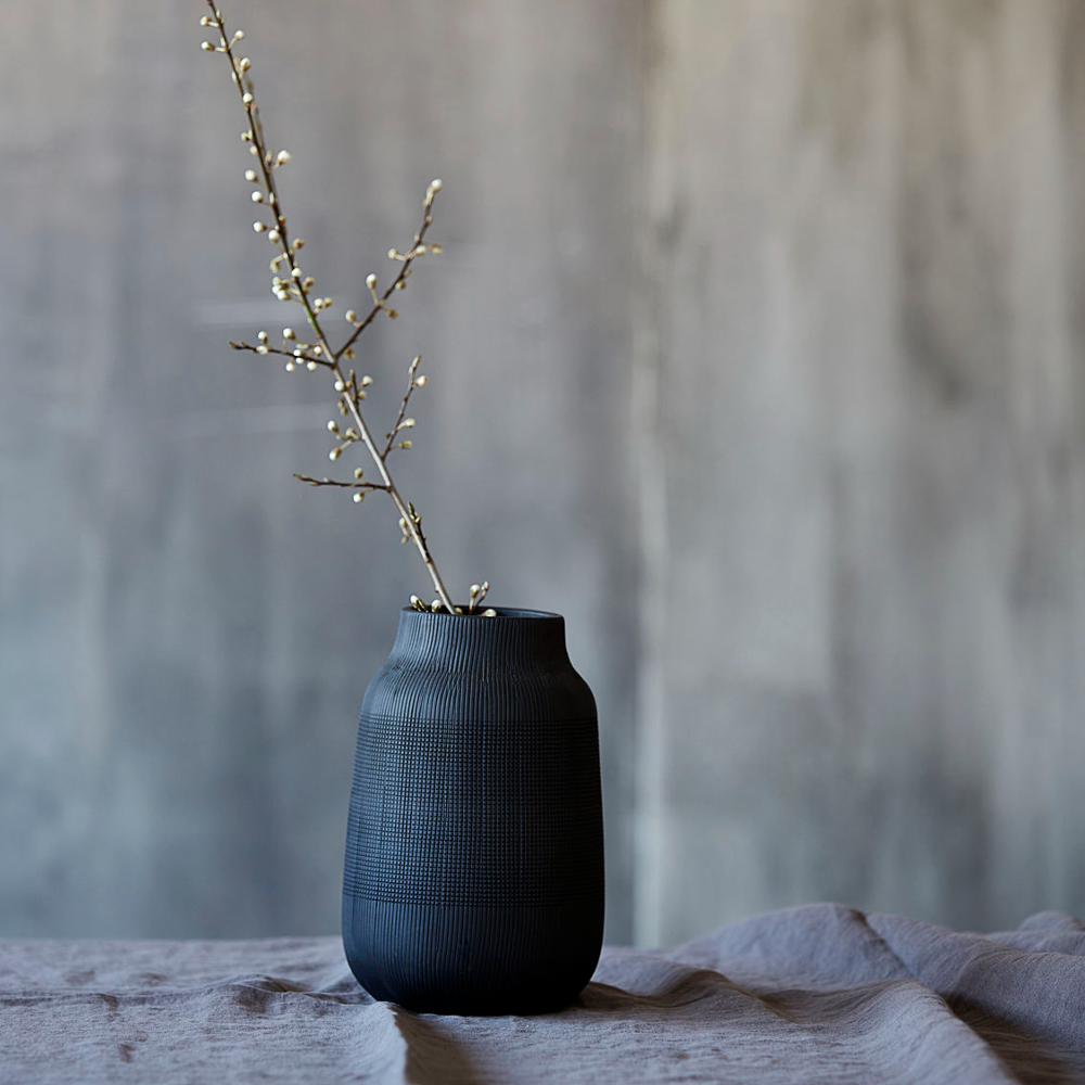 Grooved Black Vase 22cm | Annie Mo's
